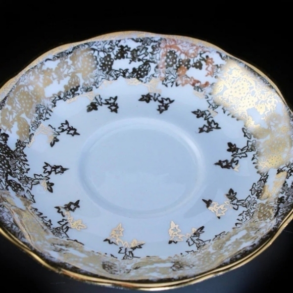 VINTAGE 4 piecea total Albert footed teacup grapevine pattern 22k gold gilt - Picture 7 of 10